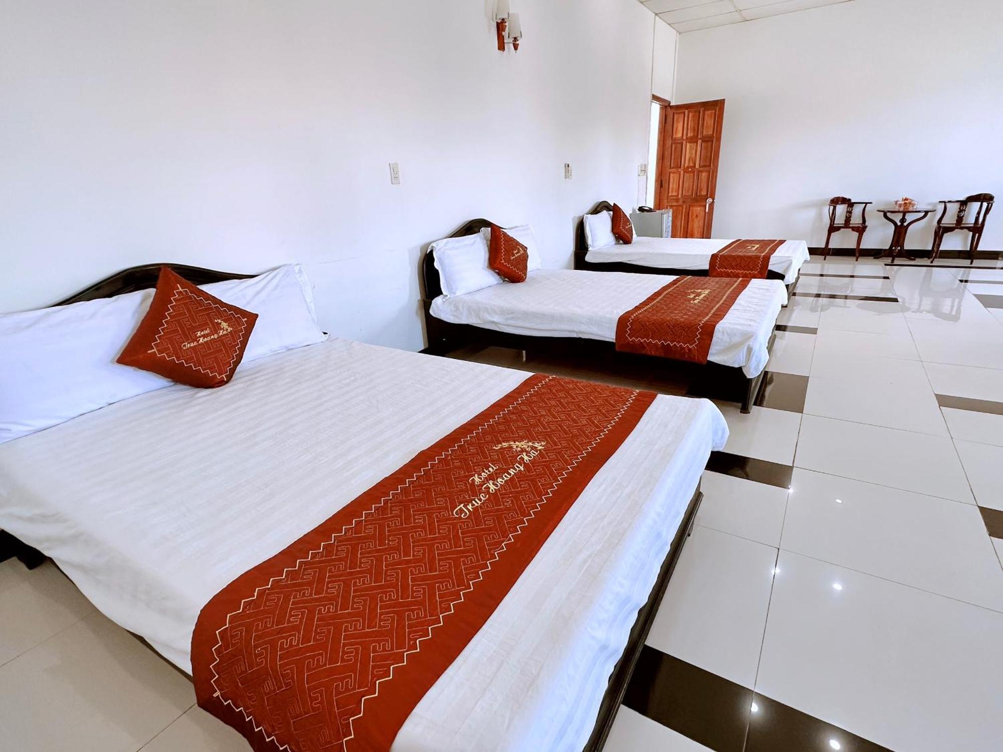 Truc Hoang Ha Hotel Kon Tum Exterior foto
