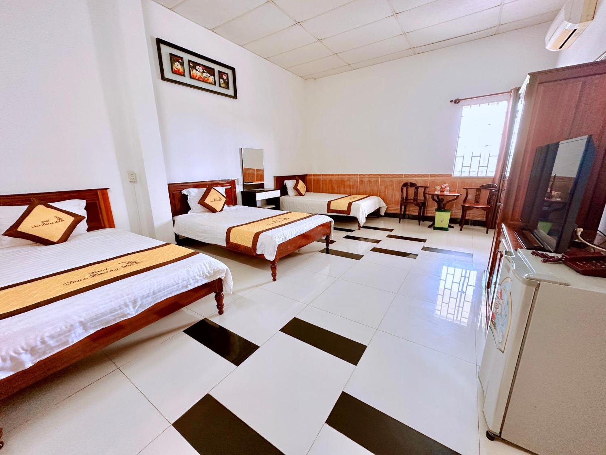 Truc Hoang Ha Hotel Kon Tum Exterior foto